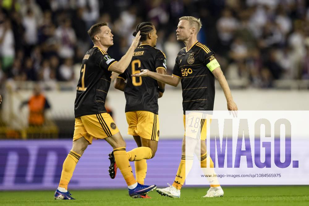 SPLIT - (lr) Viktor Tsyhankov of Ajax, Thilo Kehrer of Ajax and Davy Klaassen of Ajax celebrate the 1-1 during the Conference League match between Hadjuk Split and Ajax at Stadion Poljud on 15 October 2026 in Split, Croatia. SONNY LENSEN ANP ANPxSportx IVx 572544917 originalFilename: 572544917
