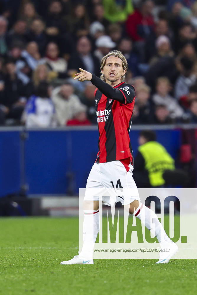 SOCCER - UEFA EL, RBS vs Milan SALZBURG,AUSTRIA,15.OCT.26 - SOCCER - UEFA Europa League, Red Bull Salzburg vs AC Milan. Image shows Luka Modric (Milan). GEPAxpictures Geieregger