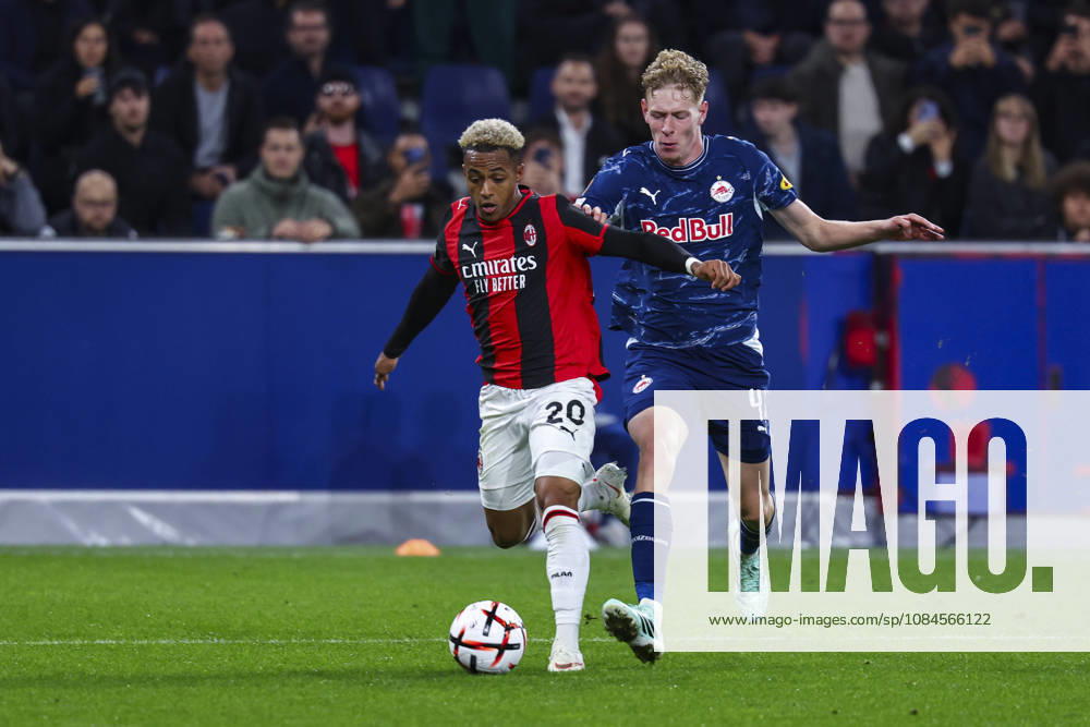 SOCCER - UEFA EL, RBS vs Milan SALZBURG,AUSTRIA,15.OCT.26 - SOCCER - UEFA Europa League, Red Bull Salzburg vs AC Milan. Image shows Omari Hutchinson (Milan) and Valentin Zabransky (RBS). GEPAxpictures Geieregger