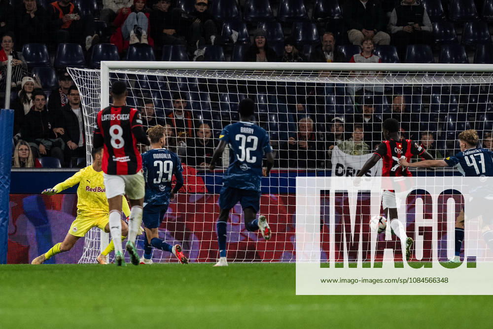 SOCCER - UEFA EL, RBS vs Milan SALZBURG,AUSTRIA,15.OCT.26 - SOCCER - UEFA Europa League, Red Bull Salzburg vs AC Milan. Image shows Alphadjo Cisse (Milan). GEPAxpictures Arellano