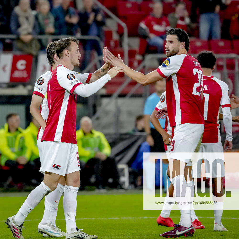 ALKMAAR - AZ Alkmaar midfielder Peer Koopmeiners scores the 1-0 goal during the UEFA Europa League match between AZ and Hapoel Beer-Sheva at AFAS stadion on 15 October 2026 in Alkmaar, Nederland. ED VAN DE POL EYE4IMAGES DeFodi Images -