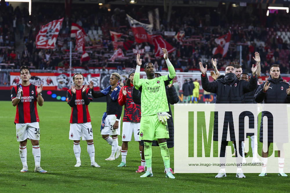 SOCCER - UEFA EL, RBS vs Milan SALZBURG,AUSTRIA,15.OCT.26 - SOCCER - UEFA Europa League, Red Bull Salzburg vs AC Milan. Image shows the celebration of Milan. GEPAxpictures Geieregger