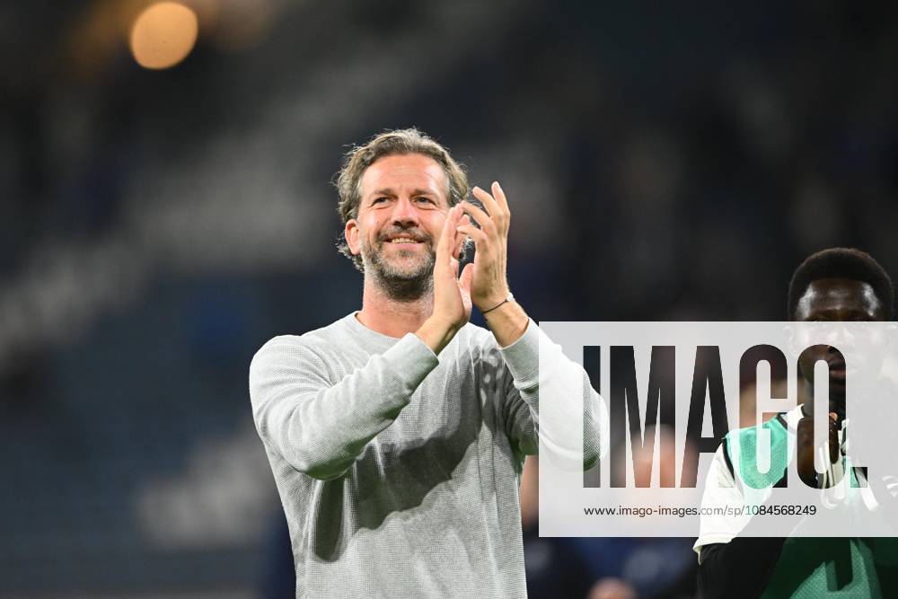 KAA Gent v AGF Aarhus - UEFA Conference League GENT, BELGIUM - OCTOBER 15 : De Mil Rik head coach of KAA Gent is greeting the supporters during the UEFA Conference League 2026 27 League Phase matchday 1 match between KAA Gent and AGF Aarhus on October 15, 2026 in Gent, Belgium, 15 10 2026 Gent Belgium