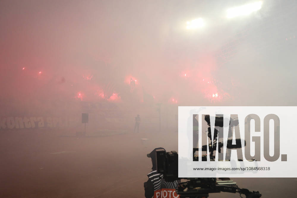UEFA Conference League HNK Hajduk Split v AFC Ajax Play is briefly stopped to remove a flare from the field of play during the UEFA Conference League 2026 27 League Phase MD1 match between HNK Hajduk Split and AFC Ajax at Stadion Poljud on October 15, 2026 in Split, Croatia. IvoxCagalj PIXSELL