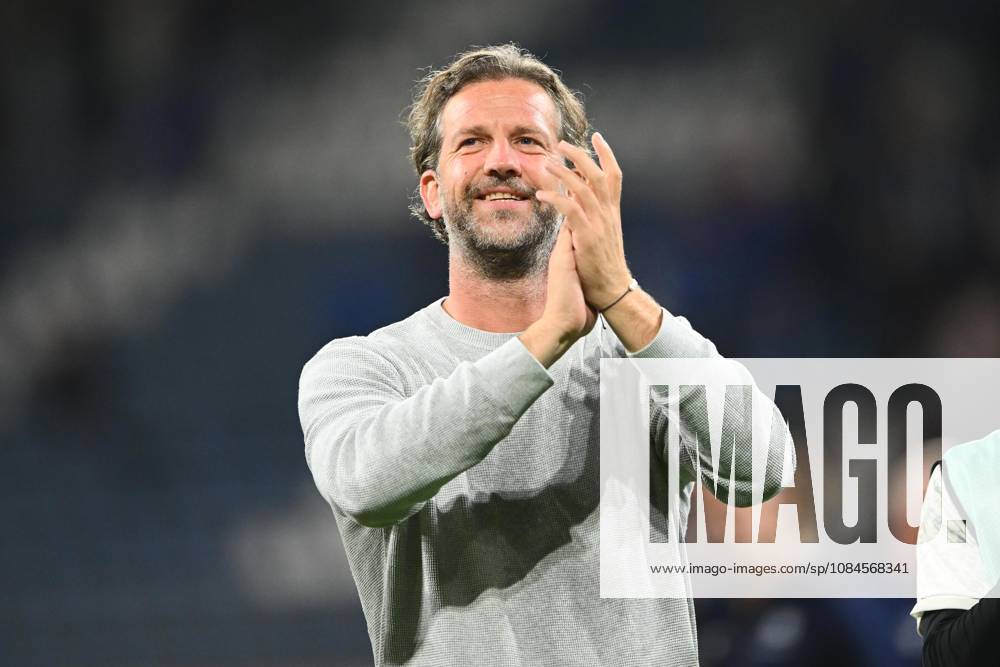 KAA Gent v AGF Aarhus - UEFA Conference League GENT, BELGIUM - OCTOBER 15 : De Mil Rik head coach of KAA Gent is greeting the supporters during the UEFA Conference League 2026 27 League Phase matchday 1 match between KAA Gent and AGF Aarhus on October 15, 2026 in Gent, Belgium, 15 10 2026 Gent Belgium