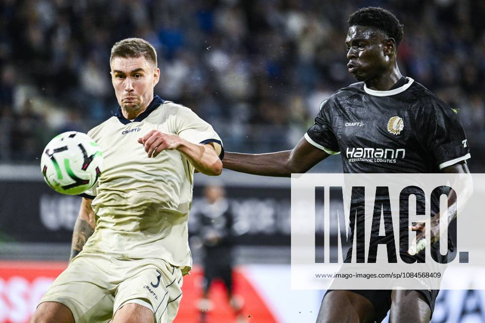 Aarhus Daniel Leo Gretarsson and Gent s Ibrahima Cisse pictured in action during a soccer game between Belgian KAA Gent and Danish Aarhus GF, Thursday 15 October 2026 in Gent, the opening match of the UEFA Conference League league phase. TOMxGOYVAERT x189911631x