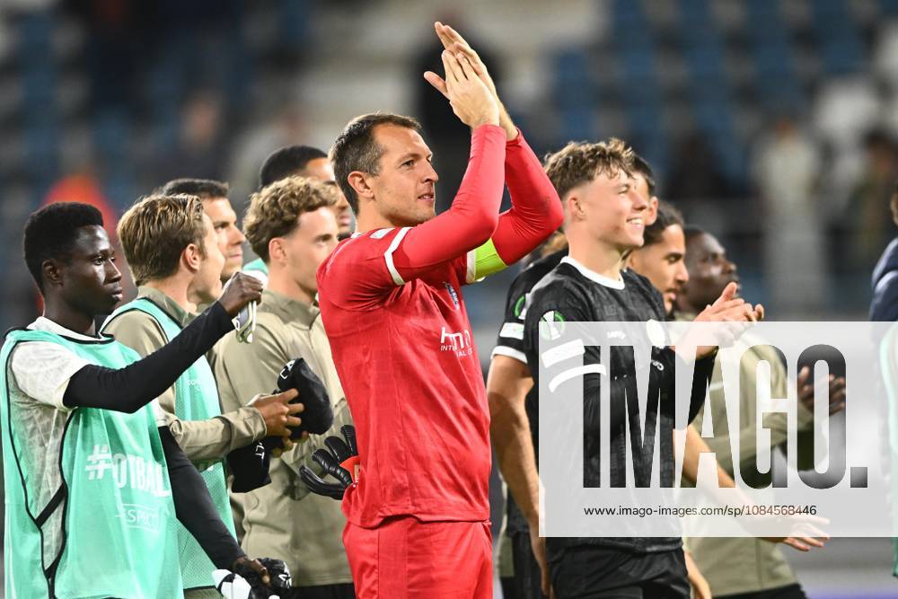 KAA Gent v AGF Aarhus - UEFA Conference League GENT, BELGIUM - OCTOBER 15 : Roef Davy goalkeeper of KAA Gent greets the supporters after the victory during the UEFA Conference League 2026 27 League Phase matchday 1 match between KAA Gent and AGF Aarhus on October 15, 2026 in Gent, Belgium, 15 10 2026 Gent Belgium