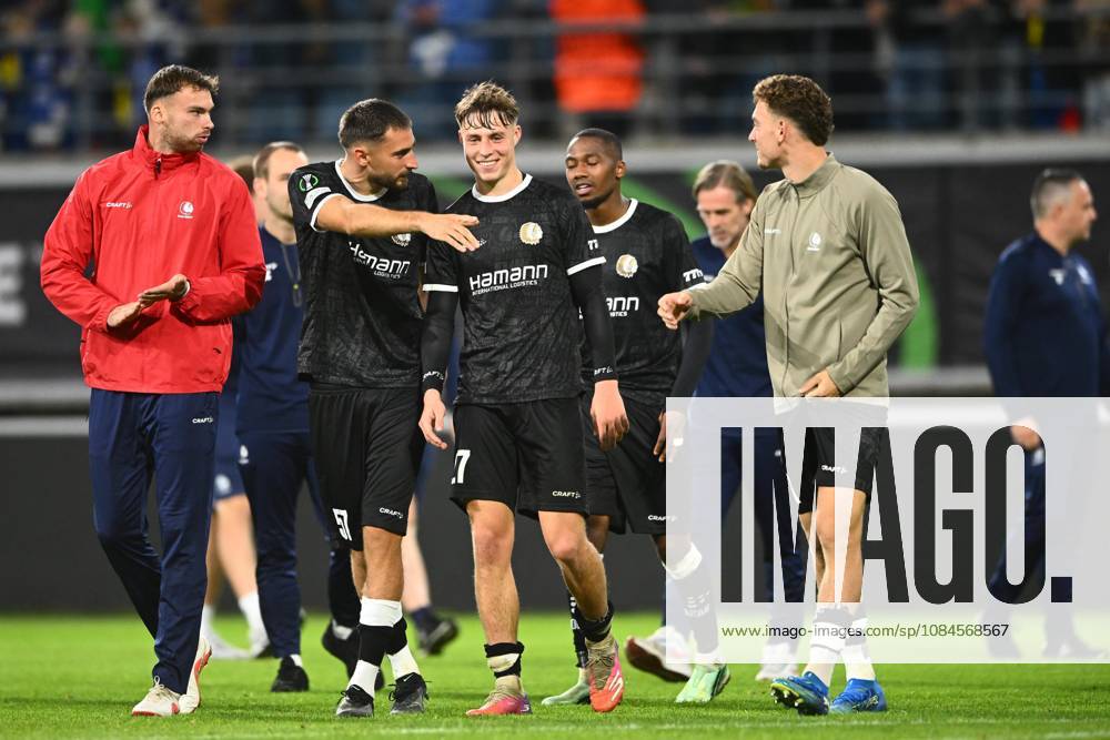 KAA Gent v AGF Aarhus - UEFA Conference League GENT, BELGIUM - OCTOBER 15 : players of Gent are greeting the supporters after the victory during the UEFA Conference League 2026 27 League Phase matchday 1 match between KAA Gent and AGF Aarhus on October 15, 2026 in Gent, Belgium, 15 10 2026 Gent Belgium