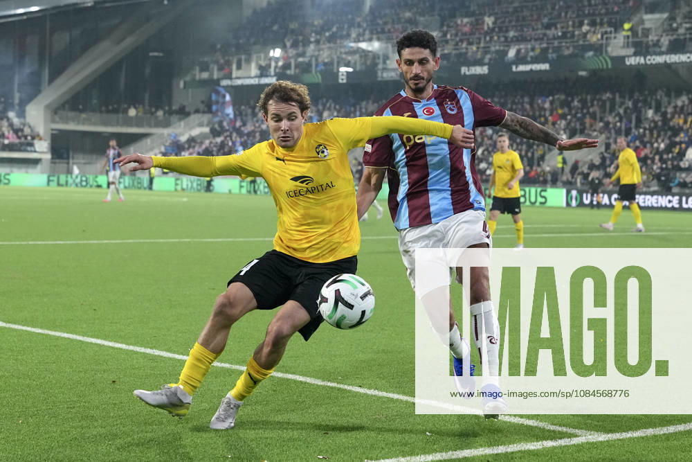 LKS 20261015 Julius Eskesen (L) of KuPS vies for the ball with Samet Akaydin of Trabzonspor during the football UEFA Conference League League Phase match between KuPS Kuopio and Trabzonspor in Tampere, Finland, on October 15, 2026. - MIKA KYLMÄNIEMI Tampere Finland 3HHZ_AdDpnY