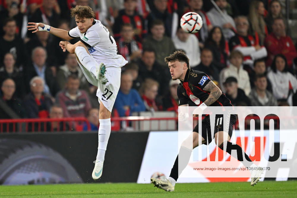 Bournemouth v SK Sturm Graz UEFA Europa League Luis Balbo of Sturm Graz clears from Ben Gannon-Doak of Bournemouth during the UEFA Europa League match at the Vitality Stadium, Bournemouth 15 10 2026 UK Newspapers OUT