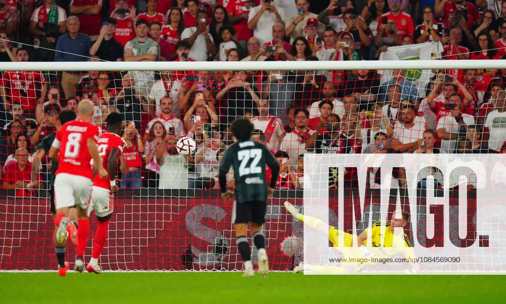 Jhon Duran of Benfica scores the opening goal from the penalty spot past Celtic goalkeeper Viljami Sinisalo Benfica v Celtic, UEFA Europa League, Football, Estadio da Luz, Lisbon, Portugal - 15 Oct 2026Lisbon Estadio da Luz Portugal
