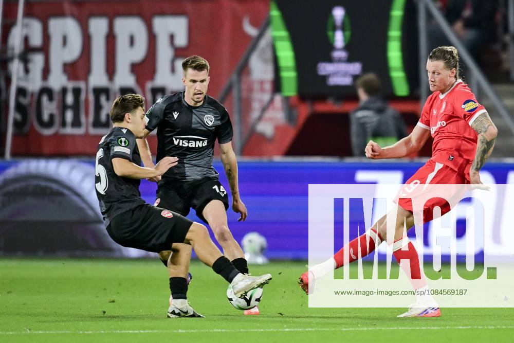 ENSCHEDE , 15Ã10-2026 , Stadium Grolsch Veste , season 2026 2027 , UEFA Conference League football , match between FC Twente and FC Thun , picture shows FC Twente player Wout Weghorst Twente - Thun x208453596x