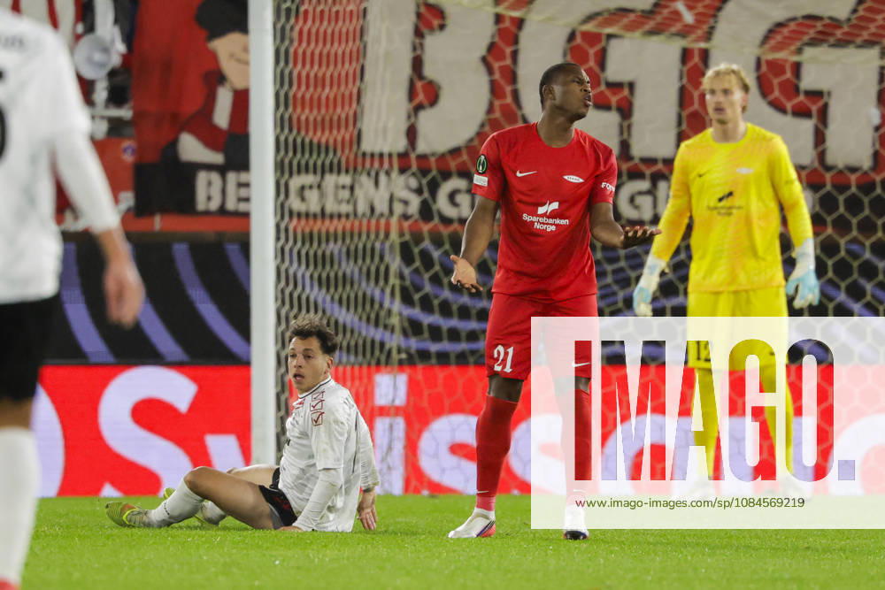 Soccer, Conference League 2026: Brann vs. Lincoln Red Imps, Bergen, October 15, 2026. Lincoln Red Imps’Álvaro Romero and Brann’s Neraysho Kasanwirjo during the Conference League soccer match between SK Brann and Lincoln Red Imps at Brann Stadium. Photo: Paul S. Amundsen, NTB, Bergen, Norway. . RESTRICTED USE FOR BETTING COMPANIES.