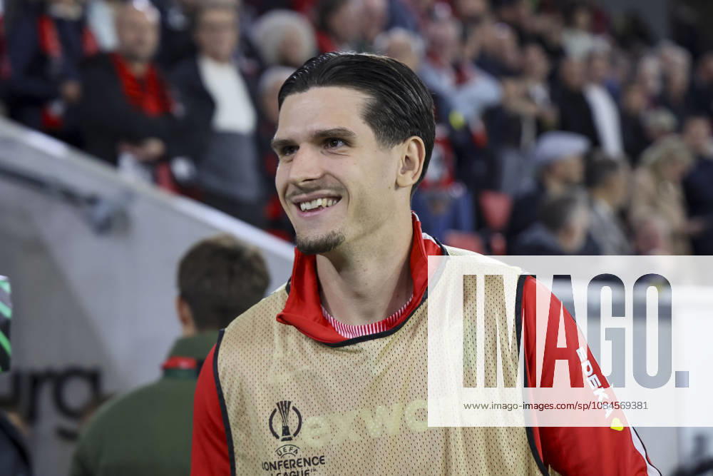 Igor Matanovic (SC Freiburg, 31) vor Spielbeginn , Deutschland, Fussball, UEFA Conference League, 1. Spieltag, 2026 2027, SC Freiburg vs. FK Jablonec, 15.10.2026, Freiburg im Breisgau Stadion am Wolfswinkel Deutschland
