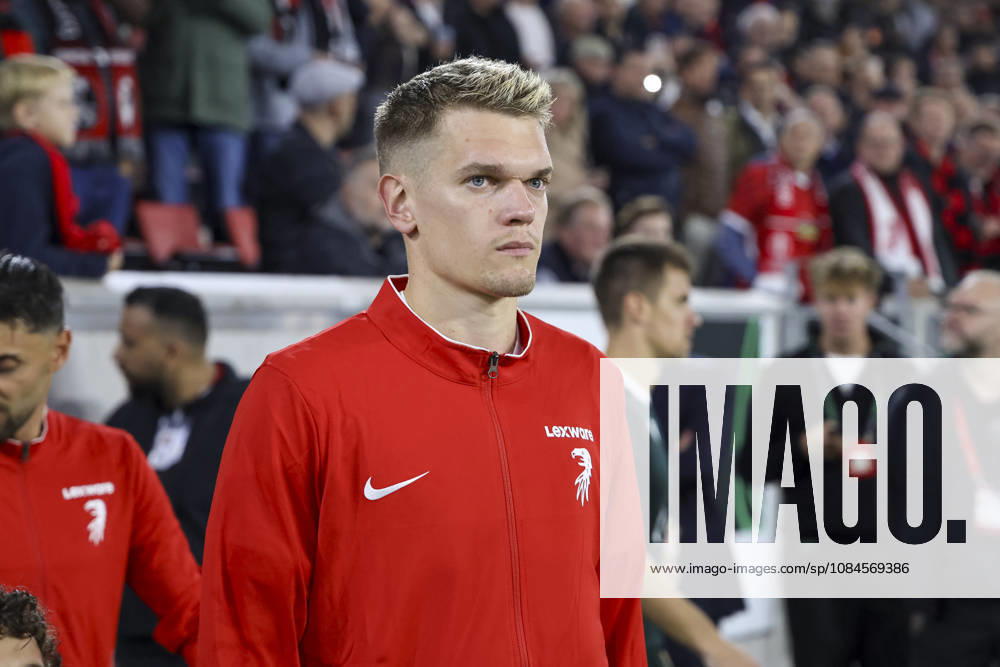 Matthias Ginter (SC Freiburg, 28) vor Spielbeginn , Deutschland, Fussball, UEFA Conference League, 1. Spieltag, 2026 2027, SC Freiburg vs. FK Jablonec, 15.10.2026, Freiburg im Breisgau Stadion am Wolfswinkel Deutschland
