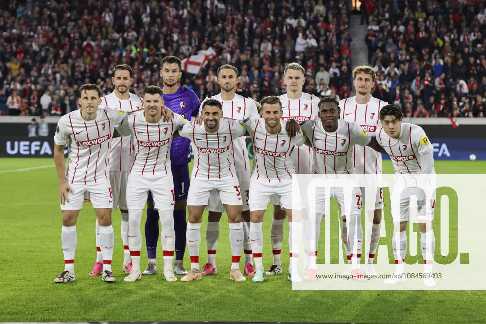 Mannschaftsfoto, Totale, Teamfoto SC Freiburg , Deutschland, Fussball, UEFA Conference League, 1. Spieltag, 2026 2027, SC Freiburg vs. FK Jablonec, 15.10.2026, Freiburg im Breisgau Stadion am Wolfswinkel Deutschland
