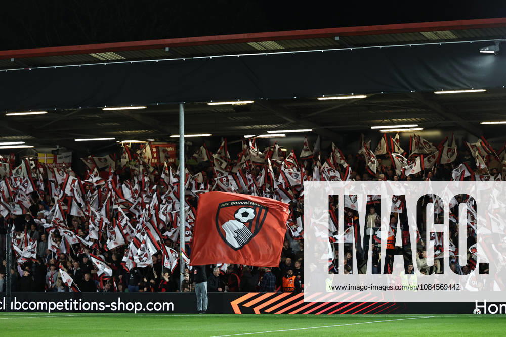 SOCCER - UEFA EL, Bournemouth vs Sturm BOURNEMOUTH,ENGLAND,15.OCT.26 - SOCCER - UEFA Europa League, AFC Bournemouth vs SK Sturm Graz. Image shows fans (Bournemouth). GEPAxpictures Bauer