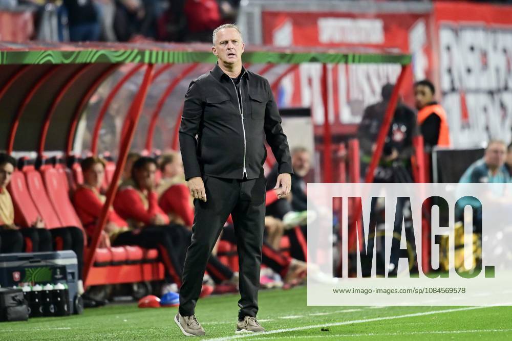 ENSCHEDE , 15Ã10-2026 , Stadium Grolsch Veste , season 2026 2027 , UEFA Conference League football , match between FC Twente and FC Thun , picture shows FC Twente trainer coach John van den Brom Twente - Thun x208453810x