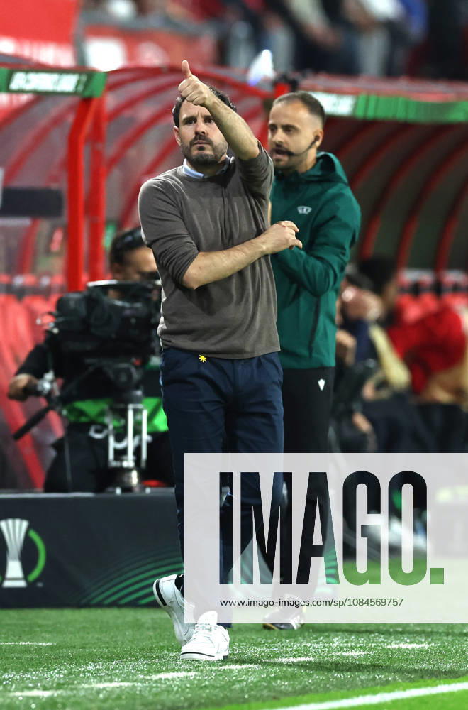ENSCHEDE - FC Thun coach Gian-Luca Privitelli during the UEFA Conference League match between FC Twente and FC Thun at Grolsch Veste on 15 October 2026 in Enschede, Nederland. PETER LOUS EYE4IMAGES DeFodi Images -
