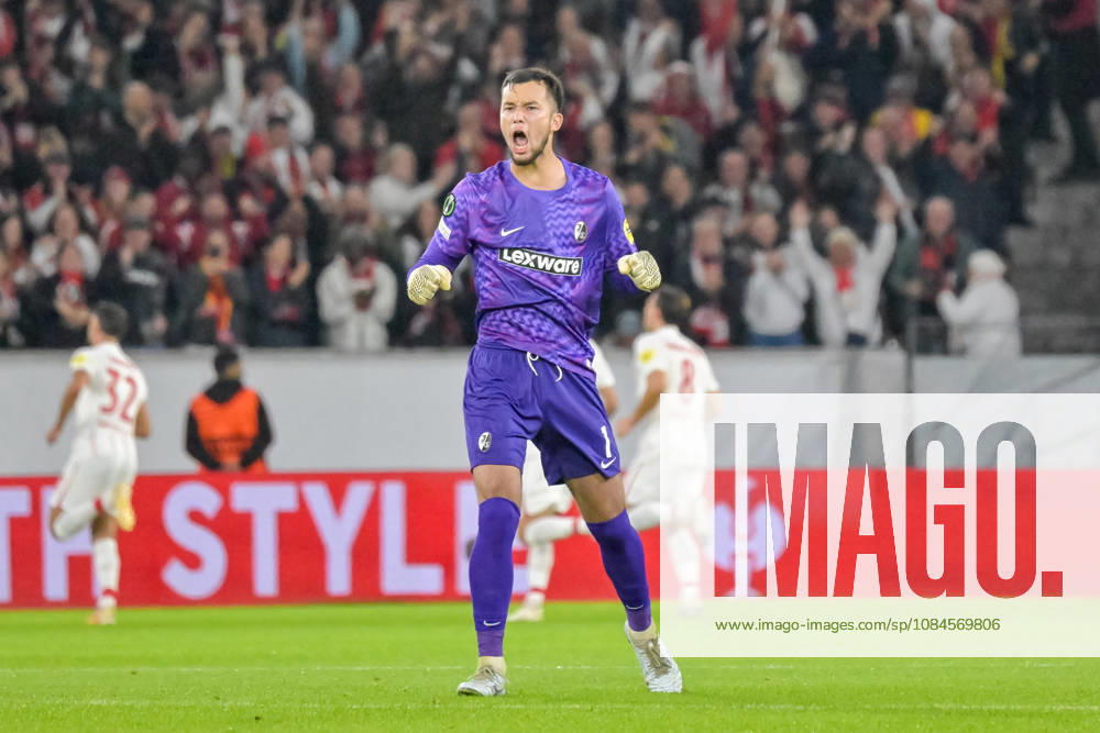 Jubel zum Tor zum 1:0 durch Vincenzo Grifo (SC Freiburg, 32) mit Mio Backhaus (SC Freiburg, 01) GER, SC Freiburg vs JK Jablonec, Fussball, Uefa Conference League, 1. Spieltag, Saison 2026 2027, 15.10.2026 GER, SC Freiburg vs JK Jablonec, Fussball, Uefa Conference League, 1. Spieltag, Saison 2026 2027, 15.10.2026 Freiburg
