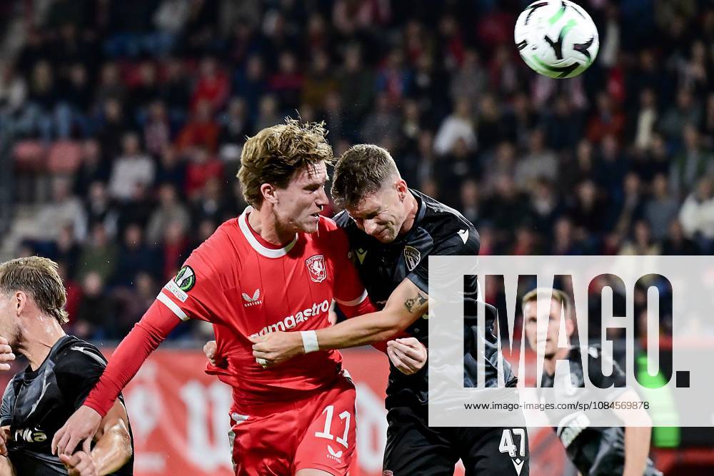 ENSCHEDE , 15Ã10-2026 , Stadium Grolsch Veste , season 2026 2027 , UEFA Conference League football , match between FC Twente and FC Thun , picture shows FC Twente player Daan Rots vs FC Thun player Fabio Fehr Twente - Thun x208454008x
