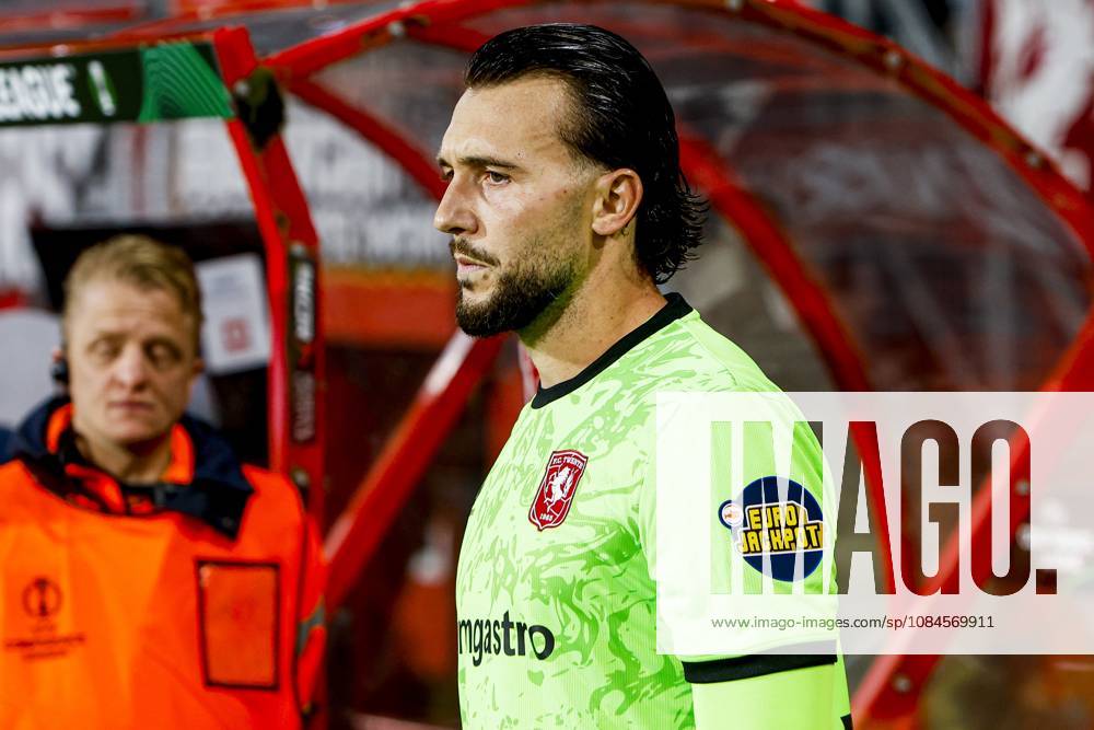 ENSCHEDE - FC Twente goalkeeper Joel Drommel ahead of the UEFA Conference League match between FC Twente and FC Thun at De Grolsch Veste on October 15, 2026 in Enschede, the Netherlands. WART BRINKERHOF ANP UEFA Conference League 2026 27 ANPxSportx xMarcelxterxBalsxIVx 572552012 originalFilename: 572552012