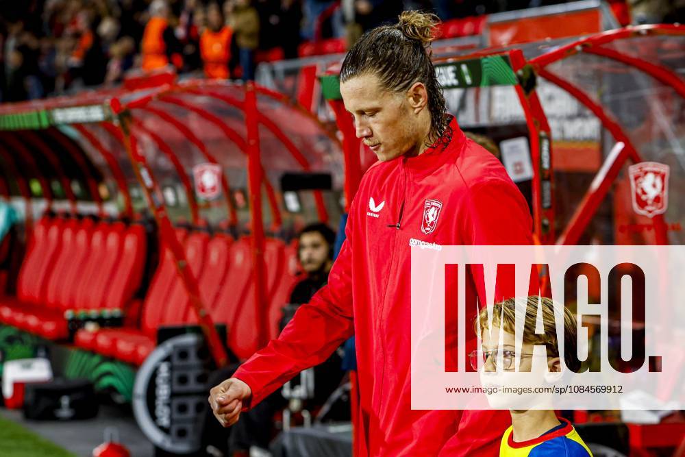 ENSCHEDE - Wout Weghorst of FC Twente ahead of the UEFA Conference League match between FC Twente and FC Thun at De Grolsch Veste on October 15, 2026 in Enschede, the Netherlands. WART BRINKERHOF ANP UEFA Conference League 2026 27 ANPxSportx xMarcelxterxBalsxIVx 572552089 originalFilename: 572552089