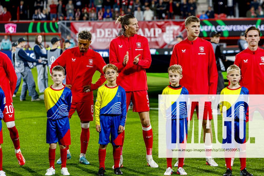 ENSCHEDE - Daouda Weidmann of FC Twente, Wout Weghorst of FC Twente, Ruud Nijstad of FC Twente, Daan Rots of FC Twente ahead of the UEFA Conference League match between FC Twente and FC Thun at De Grolsch Veste on 15 October 2026 in Enschede, the Netherlands. WART BRINKERHOF ANP UEFA Conference League 2026 27 ANPxSportx xMarcelxterxBalsxIVx 572552109 originalFilename: 572552109