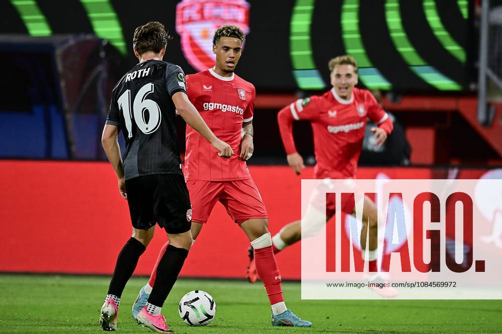 ENSCHEDE , 15Ã10-2026 , Stadium Grolsch Veste , season 2026 2027 , UEFA Conference League football , match between FC Twente and FC Thun , picture shows FC Twente player Daouda Weidmann vs FC Thun player Justin Roth Twente - Thun x208454096x