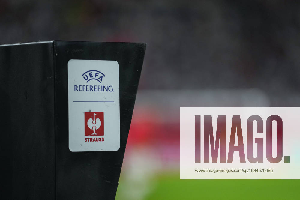 UEFA Conference-League: SC Freiburg vs FK Jablonec, 15.10.2026 UEFA Refereeing VAR-Bildschirm von der Seite mit dem Strauss Logo UEFA Conference-League: SC Freiburg vs FK Jablonec, Europa-Park-Stadion