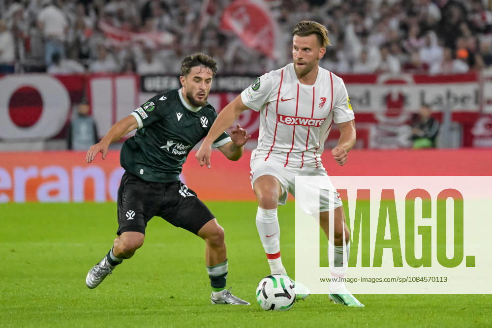 Richard Sedlacek (FK Jablonec, 13), Lucas Hoeler (SC Freiburg, 09) mit Ball. GER, SC Freiburg vs JK Jablonec, Fussball, Uefa Conference League, 1. Spieltag, Saison 2026 2027, 15.10.2026 GER, SC Freiburg vs JK Jablonec, Fussball, Uefa Conference League, 1. Spieltag, Saison 2026 2027, 15.10.2026 Freiburg