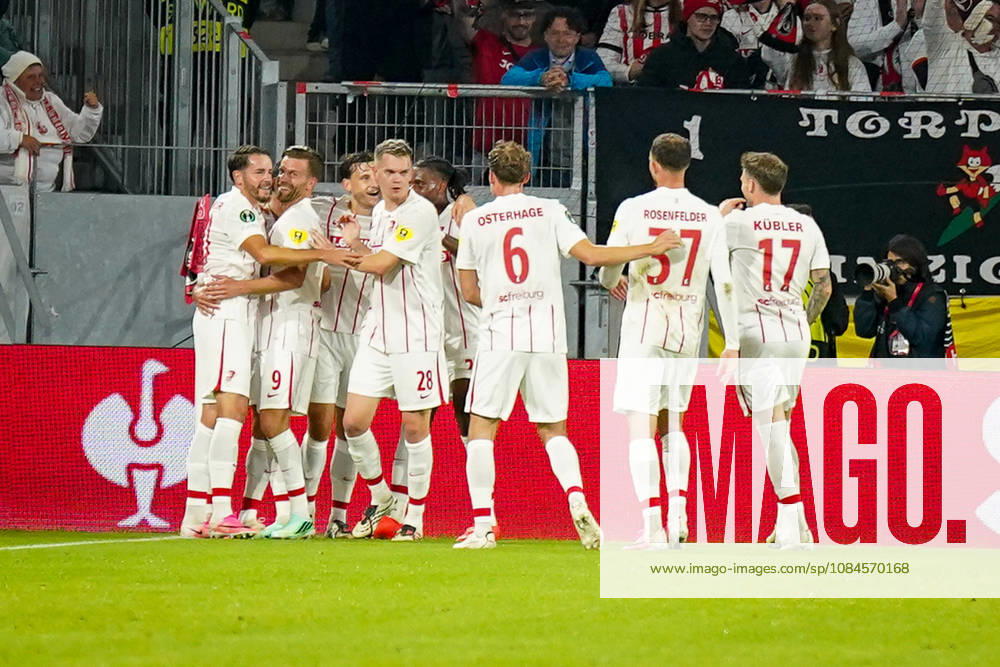 Deutschland: Fussball UEFA Conference League 2026 - 2027, 1. Spieltag - SC Freiburg vs FK Jablonec - Europa-Park-Stadion (Freiburg): Tor und Torjubel zum 1:0 durch Vincenzo Grifo (SC Freiburg, 32) Freude, Emotionen, Jubel