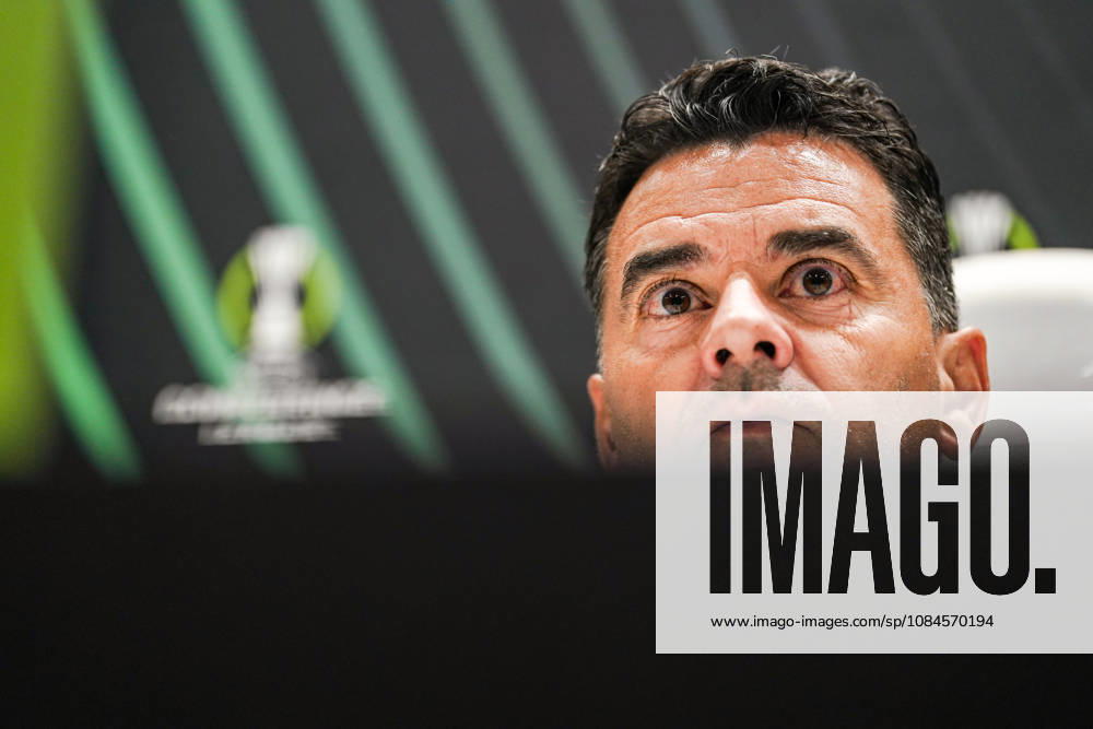 Fussball: Kroatien: UEFA Conference League 2026 2027 - 1. Runde, 15.10.2026 - HNK Hajduk Split vs. AFC Ajax Amsterdam - Stadion Poljud (Split, Kroatien); Pressekonferenz mit Michel (Miguel Angel Sanchez Munoz) (Michel) (AFC Ajax)