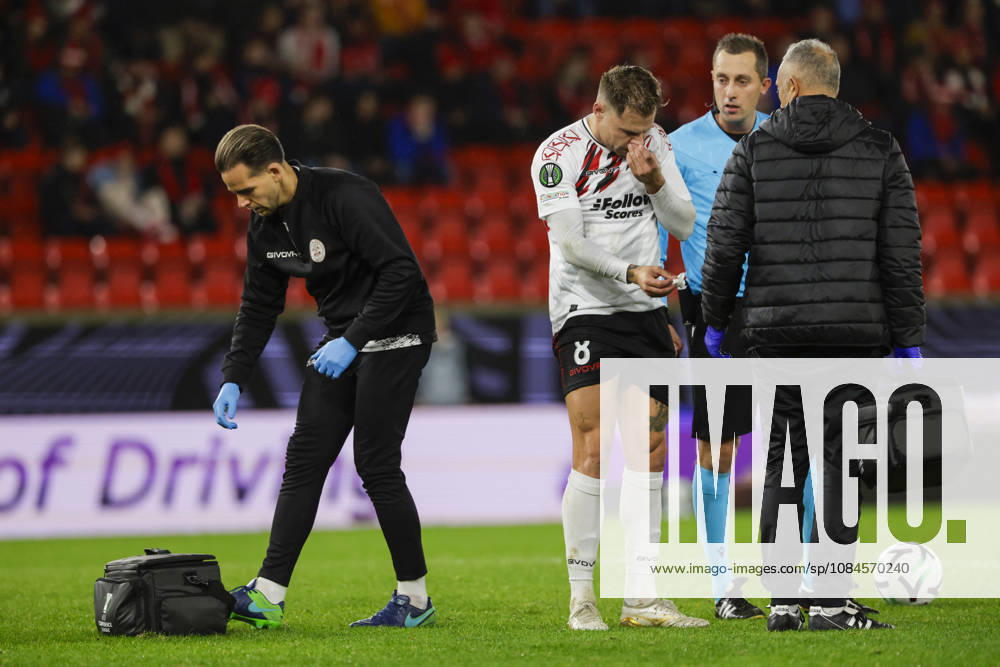 Soccer, Conference League 2026: Lincoln Red Imps vs. Brann, Bergen, 20261015. Lincoln Red Imps Mandi receives assistance from the support team during the Conference League soccer match between SK Brann and Lincoln Red Imps at Brann Stadium. Photo by Paul S. Amundsen, NTB, Bergen, Norway. . RESTRICTED USE FOR BETTING COMPANIES