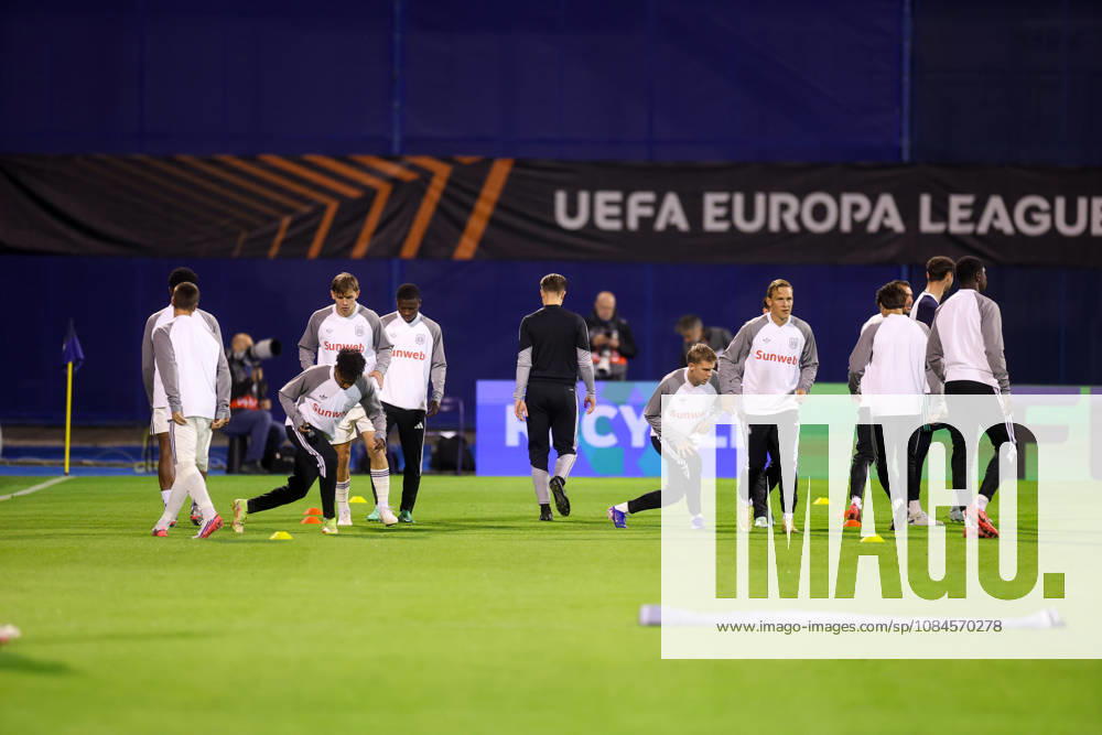 GNK Dinamo v RSC Anderlecht - UEFA Europa League 2026 27 League Phase MD2 Anderlecht players warm up before the UEFA Europa League 2026 27 League Phase MD2 match between GNK Dinamo and RSC Anderlecht at Stadion Maksimir on October 15, 2026 in Zagreb, Croatia. MatijaxHabljak PIXSELL