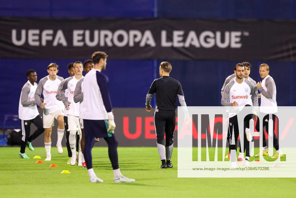 GNK Dinamo v RSC Anderlecht - UEFA Europa League 2026 27 League Phase MD2 Anderlecht Players warm up before the UEFA Europa League 2026 27 League Phase MD2 match between GNK Dinamo and RSC Anderlecht at Stadion Maksimir on October 15, 2026 in Zagreb, Croatia. MatijaxHabljak PIXSELL