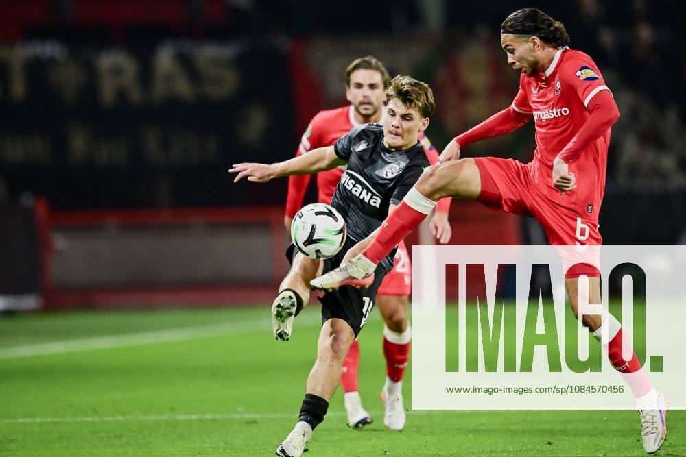 ENSCHEDE , 15Ã10-2026 , Stadium Grolsch Veste , season 2026 2027 , UEFA Conference League football , match between FC Twente and FC Thun , picture shows FC Twente player Ramiz Zerrouki vs FC Thun player Patrik Kristal Twente - Thun x208454323x
