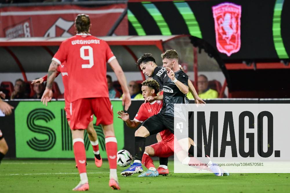 ENSCHEDE , 15Ã10-2026 , Stadium Grolsch Veste , season 2026 2027 , UEFA Conference League football , match between FC Twente and FC Thun , picture shows FC Twente player Daouda Weidmann vs FC Thun player Fabio Fehr Twente - Thun x208454367x