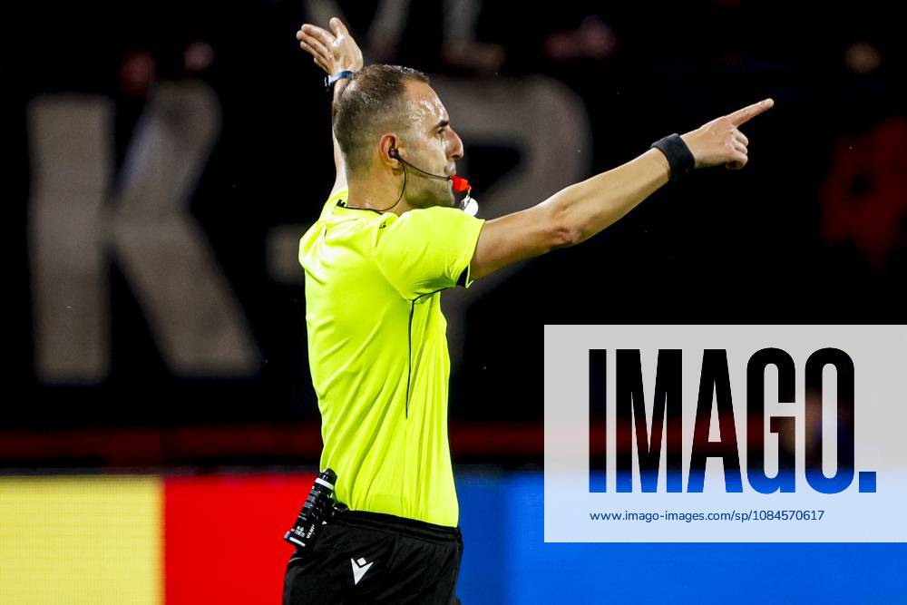 ENSCHEDE - Referee Genc Nuza disallows the goal by Daouda Weidmann of FC Twente after reviewing the footage with the VAR during the UEFA Conference League match between FC Twente and FC Thun at De Grolsch Veste on October 15, 2026 in Enschede, the Netherlands. WART BRINKERHOF ANP UEFA Conference League 2026 27 ANPxSportx xMarcelxterxBalsxIVx 572552933 originalFilename: 572552933