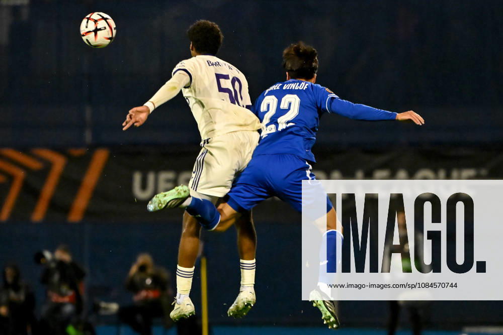 Kais Barry of Anderlecht (L) in action against Matteo Perez Vinlof of Dinamo Zagreb (R) during the UEFA Europa League match between Dinamo Zagreb (Croatia) and Anderlecht (Belgium) at Stadion Maksimir, Zagreb on October 15, 2026 in Zagreb, Croatia. (Photo by Igor Kupljenik Sports Press Photo).