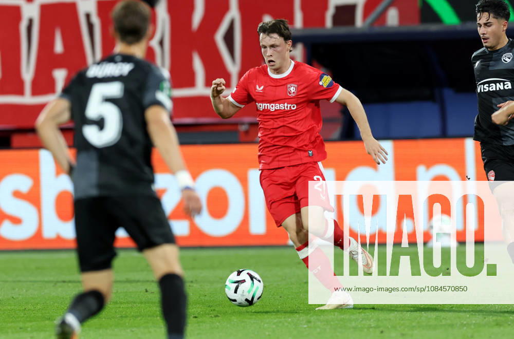 ENSCHEDE - FC Twente midfielder Sondre Ørjasæter during the UEFA Conference League match between FC Twente and FC Thun at Grolsch Veste on 15 October 2026 in Enschede, Netherlands. PETER LOUS EYE4IMAGES DeFodi Images -