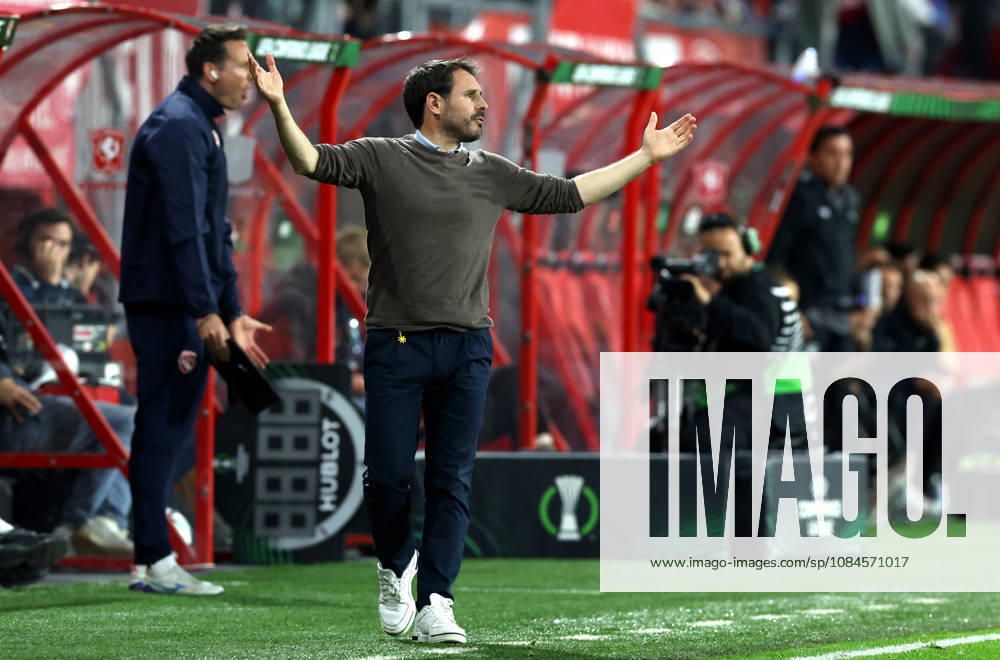 ENSCHEDE - FC Thun coach Gian-Luca Privitelli during the UEFA Conference League match between FC Twente and FC Thun at Grolsch Veste on 15 oktober 2026 in Enschede, Nederland. PETER LOUS EYE4IMAGES DeFodi Images -