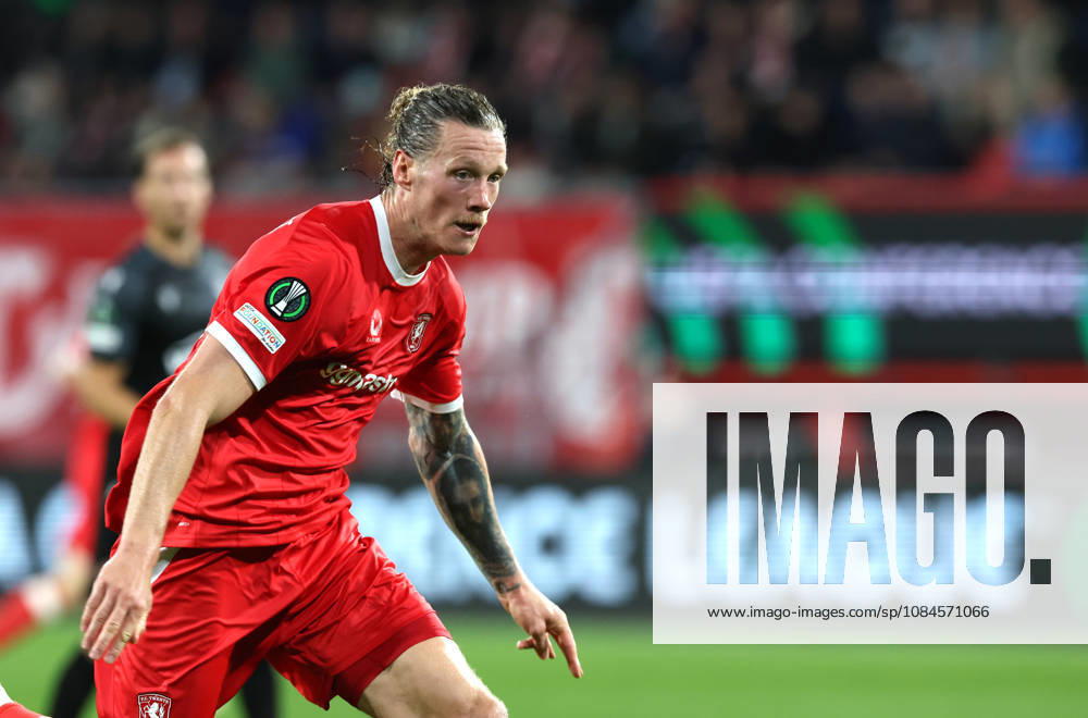 ENSCHEDE - FC Twente forward Wout Weghorst during the UEFA Conference League match between FC Twente and FC Thun at Grolsch Veste on 15 October 2026 in Enschede, Nederland. PETER LOUS EYE4IMAGES DeFodi Images -