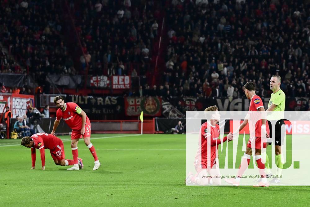ENSCHEDE , 15Ã10-2026 , Stadium Grolsch Veste , season 2026 2027 , UEFA Conference League football , match between FC Twente and FC Thun , picture shows FC Twente player Benjamin Nagel , FC Twente player Robin Propper , FC Twente player Daan Rots and FC Twente player Younes Taha Twente - Thun x208455208x