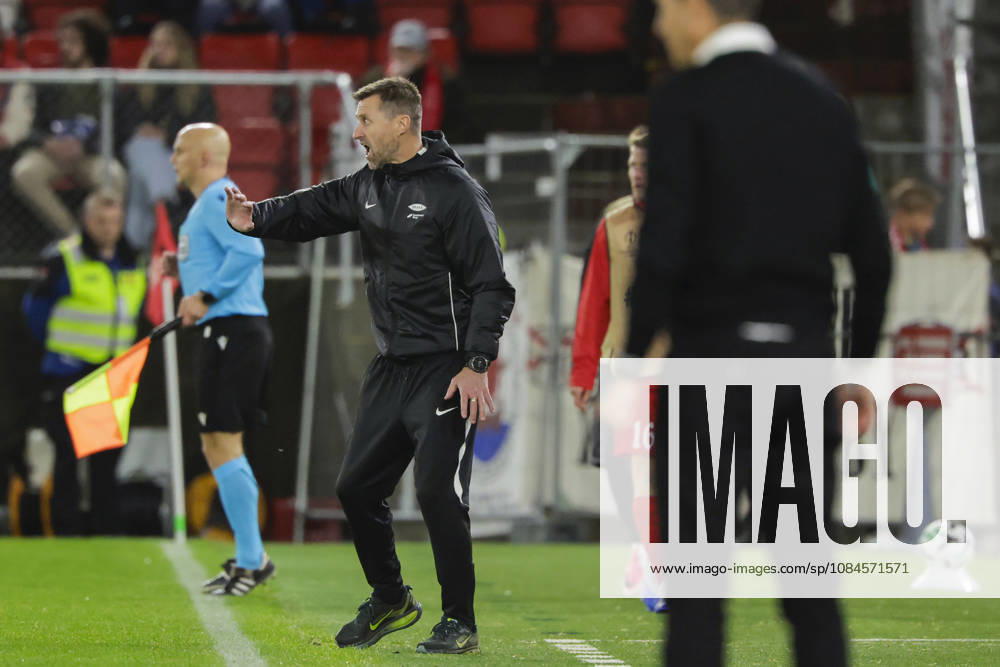 Soccer, Conference League 2026 Brann Lincoln Red Imps Bergen 20261015 Brann coach Eirik Horneland during the Conference League soccer match between SK Brann and Lincoln Red Imps at Brann Stadium. Photo by Paul S. Amundsen, NTB, Bergen, Norway. . RESTRICTED USE FOR BETTING COMPANIES