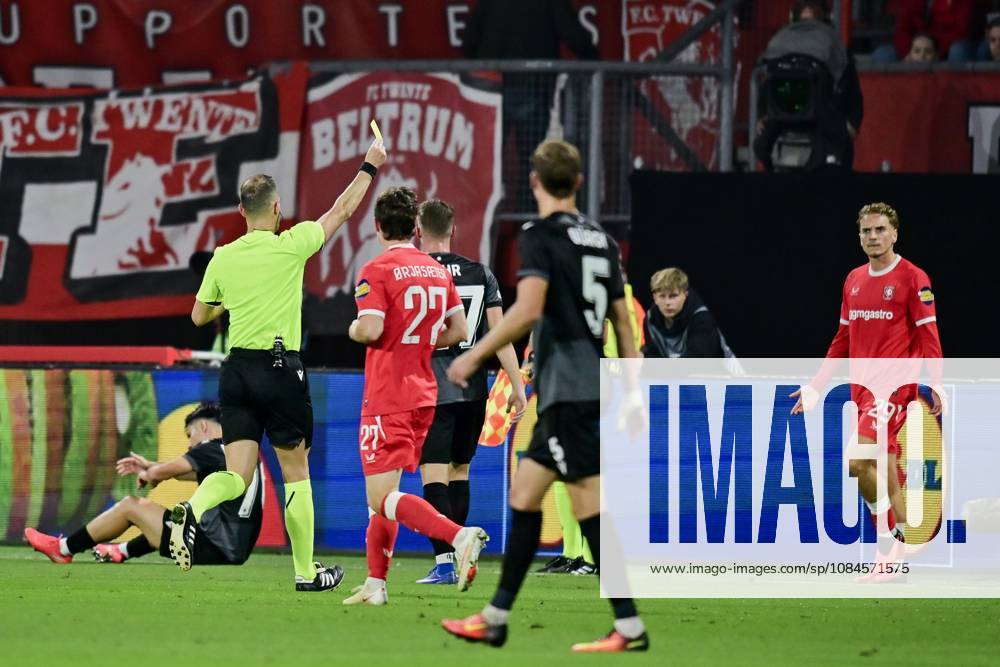 ENSCHEDE , 15Ã10-2026 , Stadium Grolsch Veste , season 2026 2027 , UEFA Conference League football , match between FC Twente and FC Thun , picture shows FC Twente player Aske Adelgaard shown yellow card Twente - Thun x208455344x