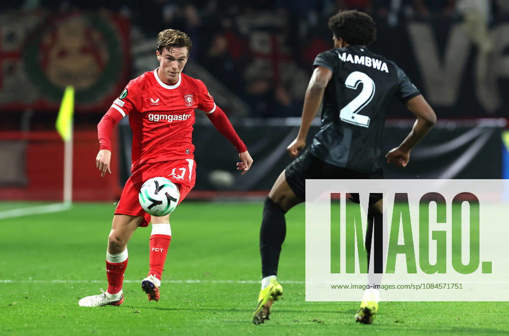ENSCHEDE - FC Twente forward Daan Rots during the UEFA Conference League match between FC Twente and FC Thun at Grolsch Veste on 15 oktober 2026 in Enschede, Nederland. PETER LOUS EYE4IMAGES DeFodi Images -