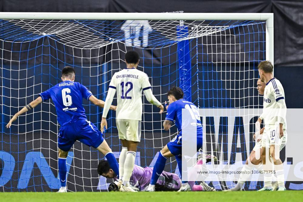 GNK Dinamo v RSC Anderlecht - UEFA Europa League ZAGREB, CROATIA - OCTOBER 15 : Coosemans Colin goalkeeper of RSC Anderlecht in action during the UEFA Europa League 2026 27 League Phase matchday 2 match between GNK Dinamo and RSC Anderlecht on October 15, 2026 in Zagreb, Croatia, 15 10 2026 Zagreb Croatia