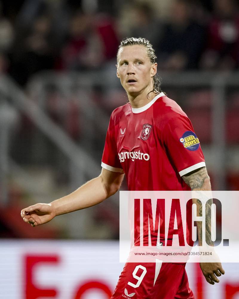 ENSCHEDE - Wout Weghorst of FC Twente during the Conference League match between FC Twente and FC Thun at De Grolsch Veste stadium on October 15, 2026 in Enschede, the Netherlands. TOBIAS KLEUVER ANP ANPxSportx IVx 572555172 originalFilename: 572555172