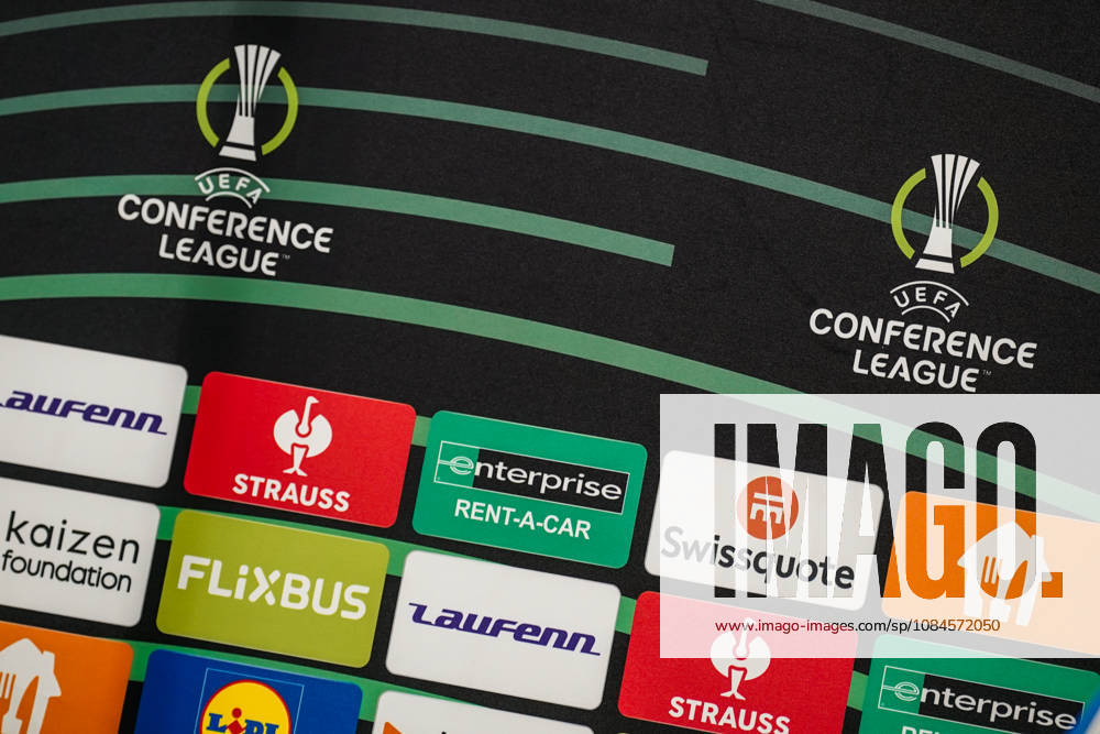 Fussball: Kroatien: UEFA Conference League 2026 2027 - 1. Runde, 15.10.2026 - HNK Hajduk Split vs. AFC Ajax Amsterdam - Stadion Poljud (Split, Kroatien); Logo, Branding, Design, Schriftzug der UEFA Conference League inklusive den Sponsoren bei der Pressekonferenz